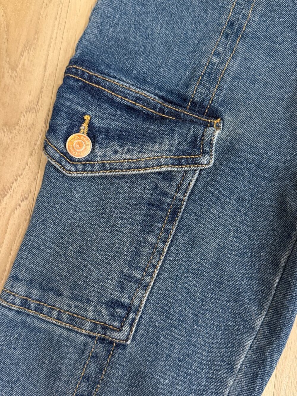 Wild Fable Low Rise Flare Cargo Jeans Size 2 Y2K Front Seam Medium Wash - Picture 6 of 10